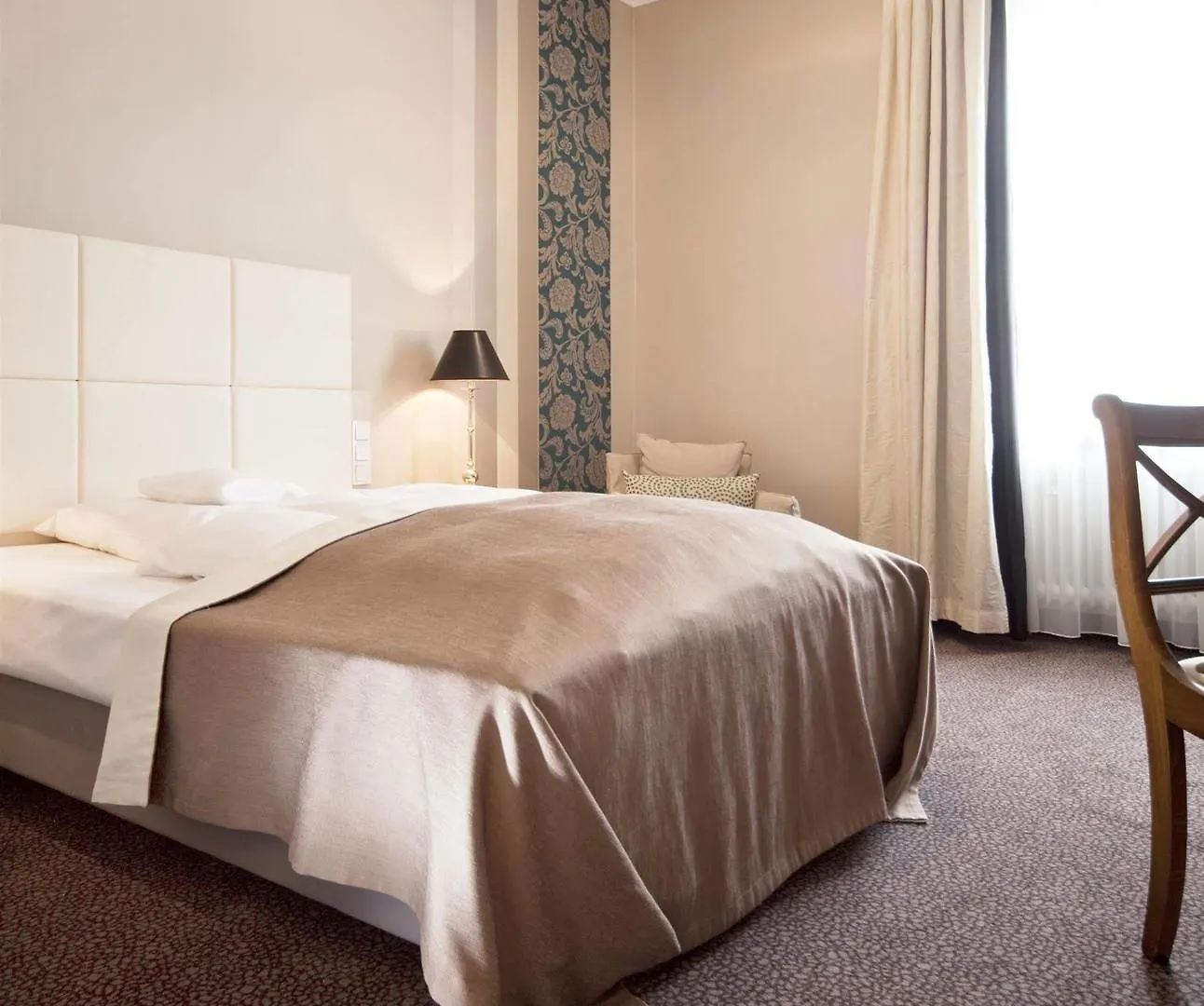 Best Western Premier Hotel Rebstock Wurtzbourg 4*,