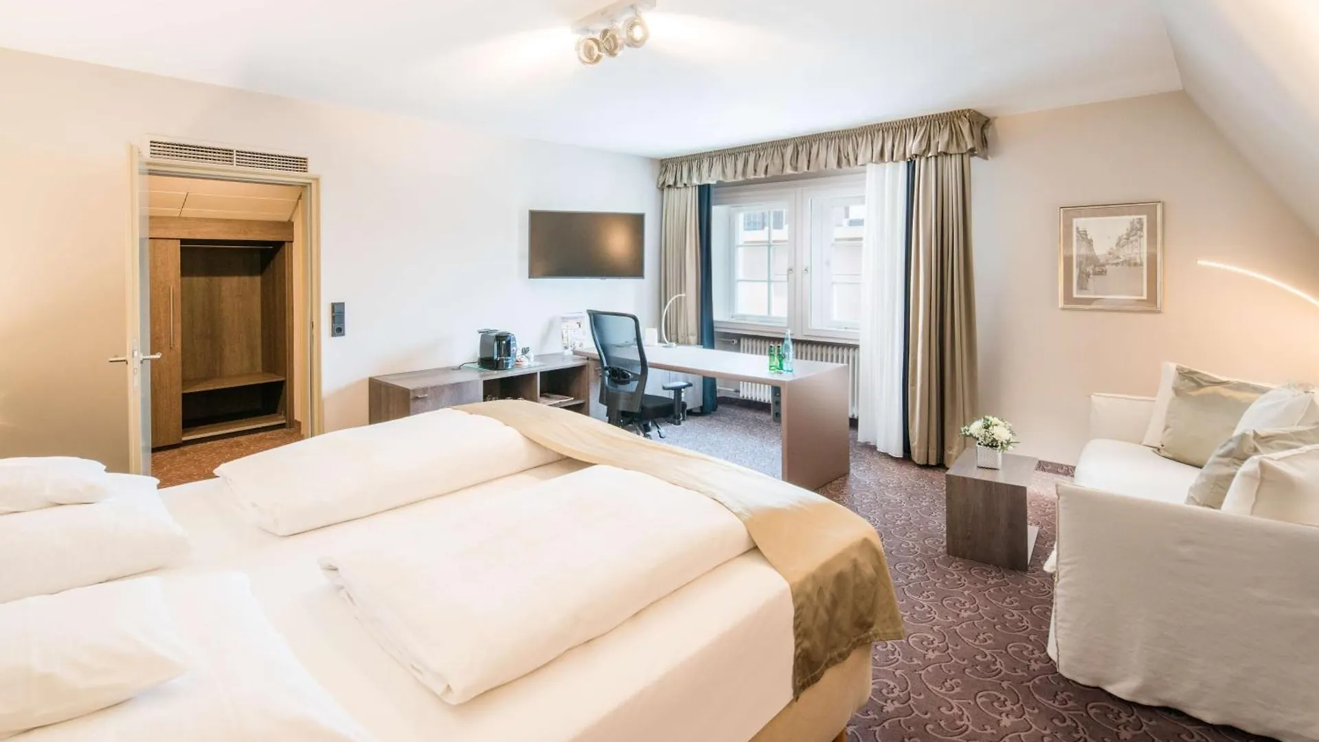 Best Western Premier Hotel Rebstock Wurzburg 4*,